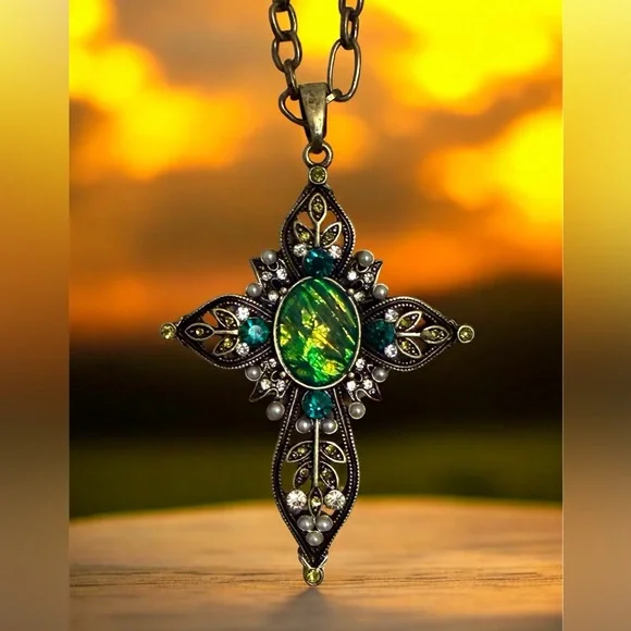 Elegant Green and Silver Cross Pendant Necklace - Picture 6 of 8